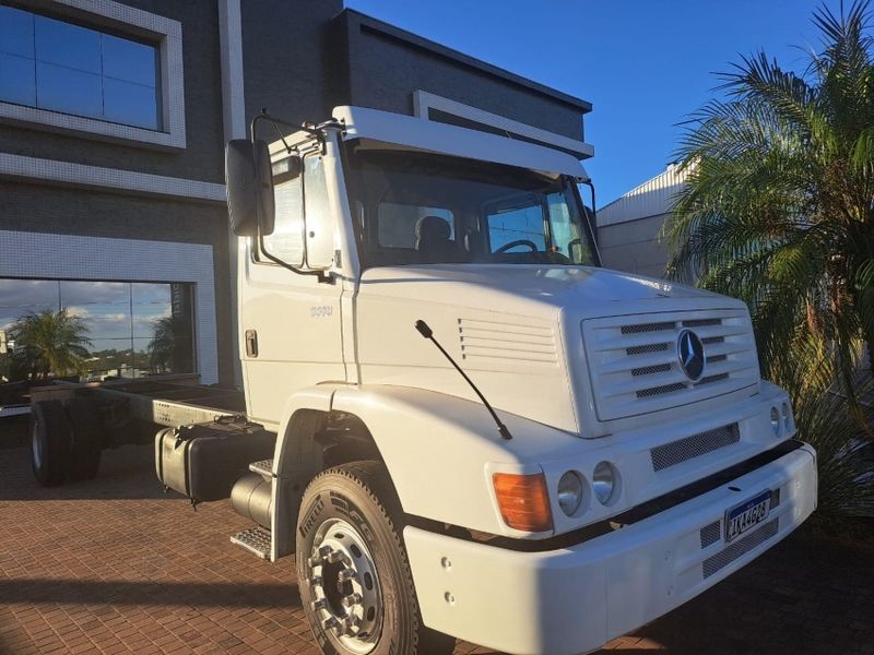 Mercedes-Benz 1418 2p Chassi 2001/2001 CAMINHÕES & CAMIONETAS PASSO FUNDO / Carros no Vale