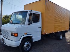 Mercedes-Benz 710 / 710 Plus Baú 2003/2003 CAMINHÕES & CAMIONETAS PASSO FUNDO / Carros no Vale