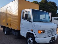 Mercedes-Benz 710 / 710 Plus Baú 2003/2003 CAMINHÕES & CAMIONETAS PASSO FUNDO / Carros no Vale