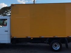 Mercedes-Benz 710 / 710 Plus Baú 2003/2003 CAMINHÕES & CAMIONETAS PASSO FUNDO / Carros no Vale