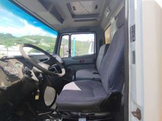 Mercedes-Benz 710 / 710 Plus Baú 2003/2003 CAMINHÕES & CAMIONETAS PASSO FUNDO / Carros no Vale