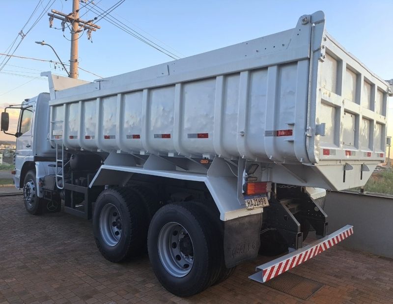 Mercedes-Benz Atego 2425 3-Eixos Caçamba 2011/2011 CAMINHÕES & CAMIONETAS PASSO FUNDO / Carros no Vale