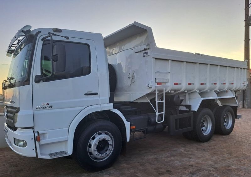 Mercedes-Benz Atego 2425 3-Eixos Caçamba 2011/2011 CAMINHÕES & CAMIONETAS PASSO FUNDO / Carros no Vale