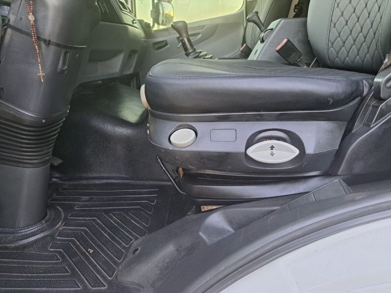 Mercedes-Benz Atego 2425 3-Eixos Caçamba 2011/2011 CAMINHÕES & CAMIONETAS PASSO FUNDO / Carros no Vale