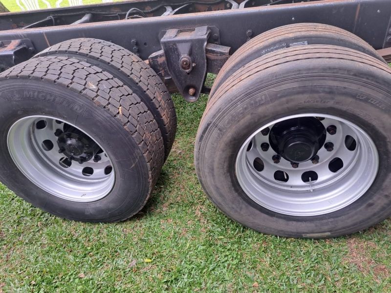 Volkswagen 23220 VW 23-220 6×2 3-Eixos Chassi 2004/2004 CAMINHÕES & CAMIONETAS PASSO FUNDO / Carros no Vale