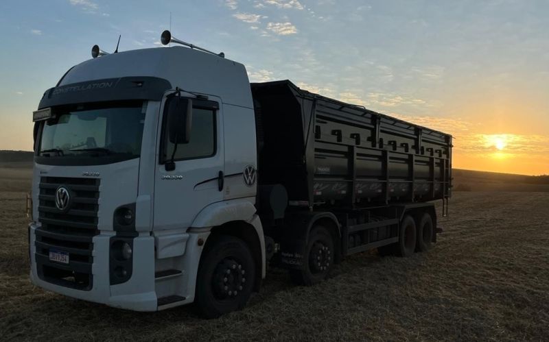 Volkswagen 30-330 Constellation 8×2 Caçamba 2022/2023 CAMINHÕES & CAMIONETAS PASSO FUNDO / Carros no Vale