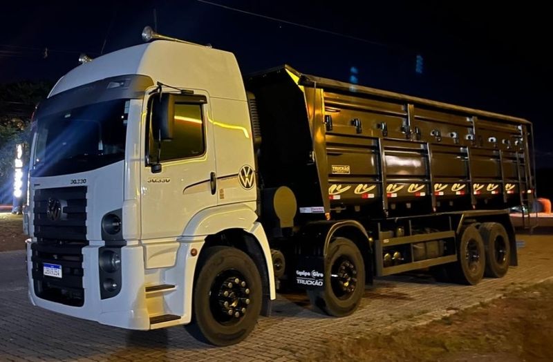 Volkswagen 30-330 Constellation 8×2 Caçamba 2022/2023 CAMINHÕES & CAMIONETAS PASSO FUNDO / Carros no Vale