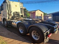 Volvo FH 440 6×4 2p 2009/2009 CAMINHÕES & CAMIONETAS PASSO FUNDO / Carros no Vale