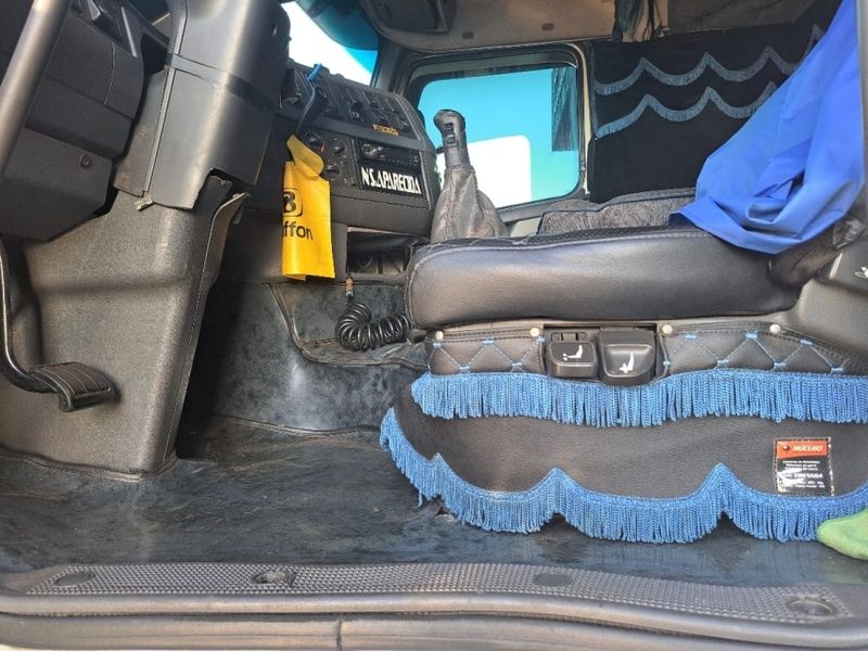 Volvo FH 440 6×4 2p 2009/2009 CAMINHÕES & CAMIONETAS PASSO FUNDO / Carros no Vale