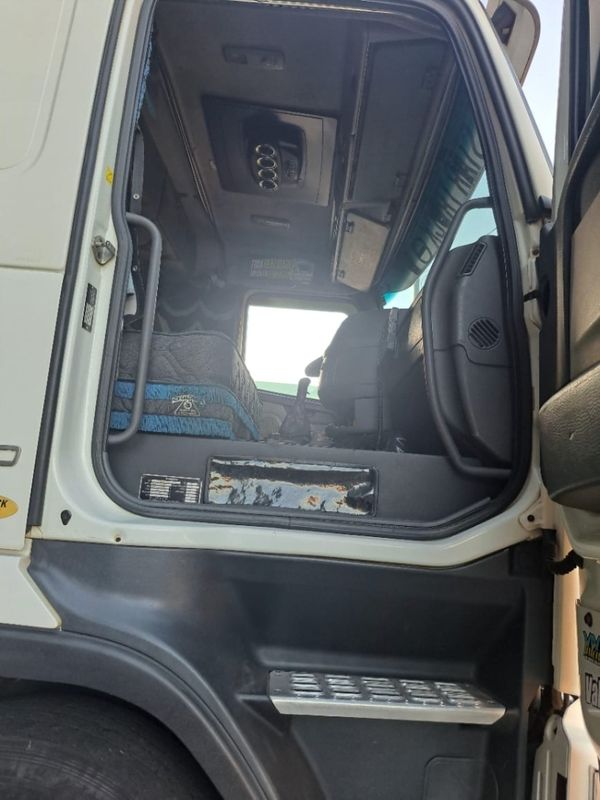 Volvo FH 440 6×4 2p 2009/2009 CAMINHÕES & CAMIONETAS PASSO FUNDO / Carros no Vale
