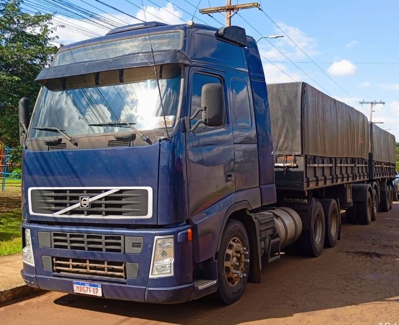 Volvo FH12 380 FH-12 380 6×2 2p (diesel) 2004/2004 CAMINHÕES & CAMIONETAS PASSO FUNDO / Carros no Vale