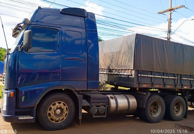 Volvo FH12 380 FH-12 380 6×2 2p (diesel) 2004/2004 CAMINHÕES & CAMIONETAS PASSO FUNDO / Carros no Vale