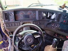Volvo FH12 380 FH-12 380 6×2 2p (diesel) 2004/2004 CAMINHÕES & CAMIONETAS PASSO FUNDO / Carros no Vale