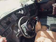 Volvo FH12 380 FH-12 380 6×2 2p (diesel) 2004/2004 CAMINHÕES & CAMIONETAS PASSO FUNDO / Carros no Vale