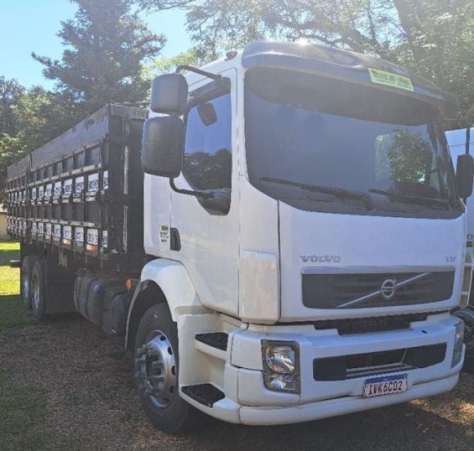 Volvo VM 270 6×2 2p (E5) Chassi 2013/2013 CAMINHÕES & CAMIONETAS PASSO FUNDO / Carros no Vale