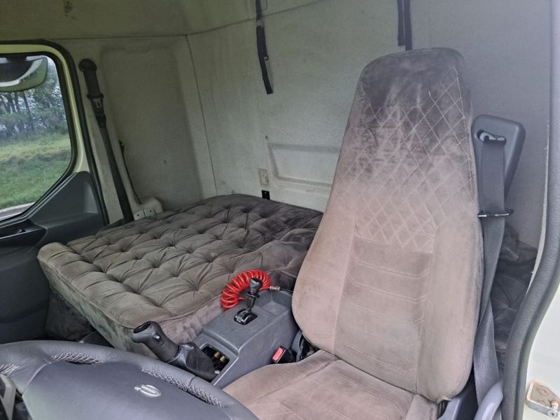 Volvo VM 270 6×2 2p (E5) Chassi 2013/2013 CAMINHÕES & CAMIONETAS PASSO FUNDO / Carros no Vale