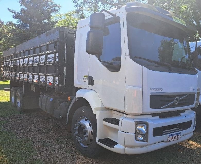 Volvo VM 270 6×2 2p (E5) Chassi 2013/2013 CAMINHÕES & CAMIONETAS PASSO FUNDO / Carros no Vale