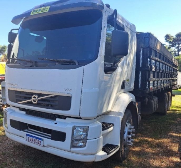 Volvo VM 270 6×2 2p (E5) Chassi 2013/2013 CAMINHÕES & CAMIONETAS PASSO FUNDO / Carros no Vale