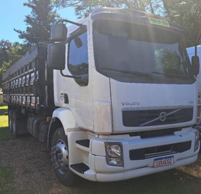 Volvo VM 270 6×2 2p (E5) Chassi 2013/2013 CAMINHÕES & CAMIONETAS PASSO FUNDO / Carros no Vale