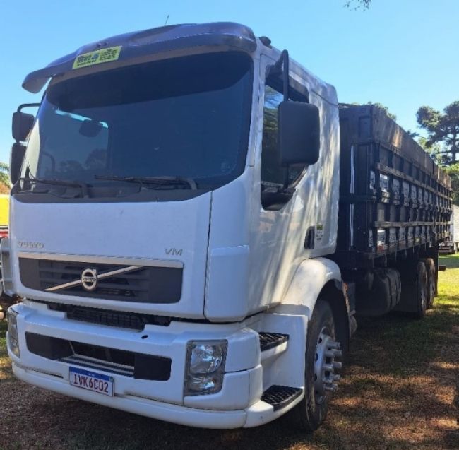 Volvo VM 270 6×2 2p (E5) Chassi 2013/2013 CAMINHÕES & CAMIONETAS PASSO FUNDO / Carros no Vale