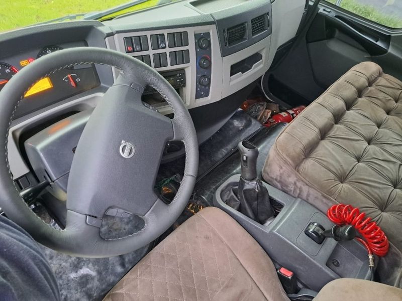Volvo VM 270 6×2 2p (E5) Chassi 2013/2013 CAMINHÕES & CAMIONETAS PASSO FUNDO / Carros no Vale