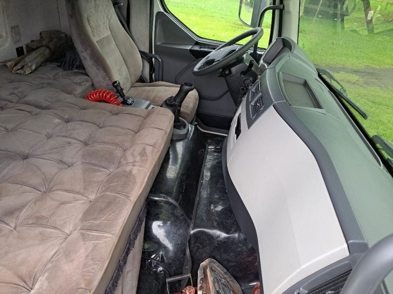 Volvo VM 270 6×2 2p (E5) Chassi 2013/2013 CAMINHÕES & CAMIONETAS PASSO FUNDO / Carros no Vale