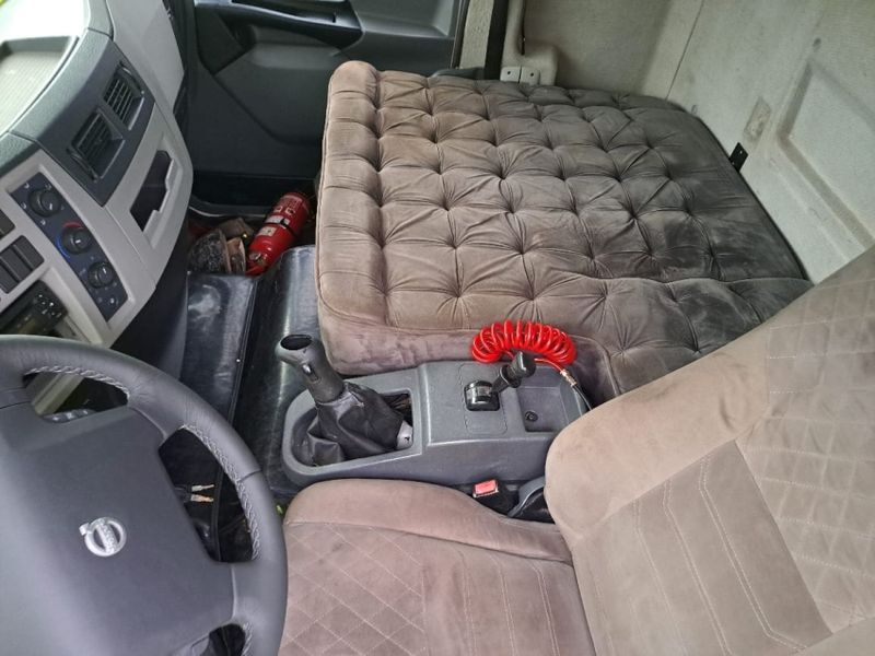 Volvo VM 270 6×2 2p (E5) Chassi 2013/2013 CAMINHÕES & CAMIONETAS PASSO FUNDO / Carros no Vale
