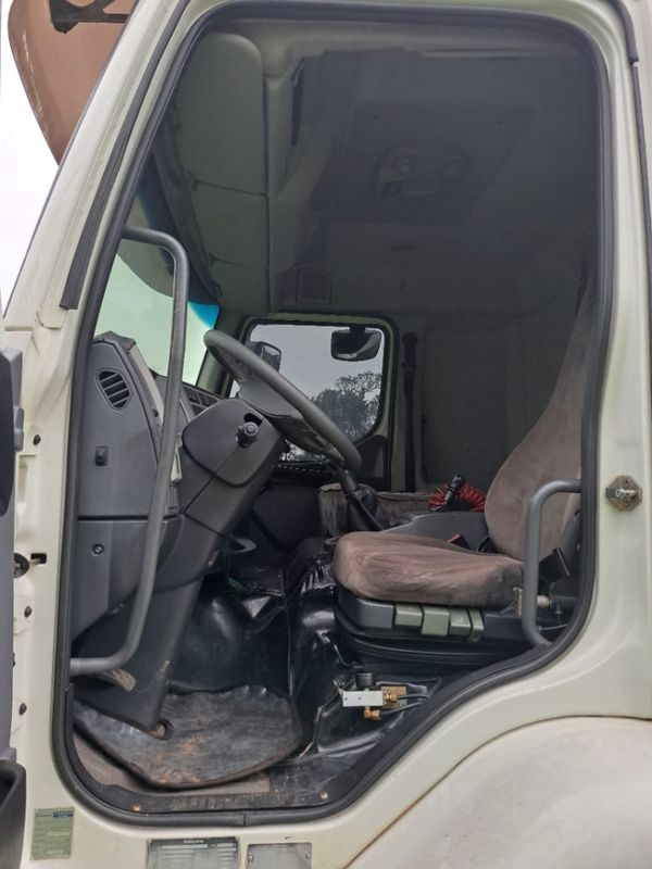 Volvo VM 270 6×2 2p (E5) Chassi 2013/2013 CAMINHÕES & CAMIONETAS PASSO FUNDO / Carros no Vale