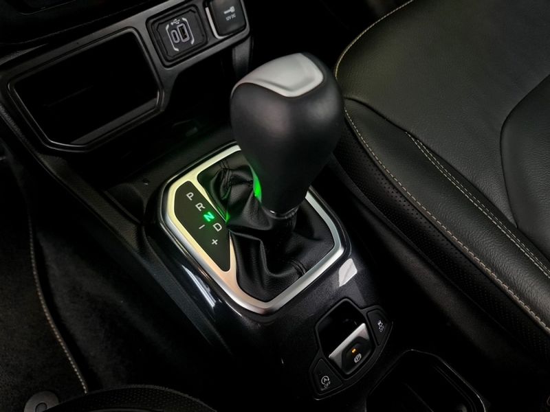 JEEP RENEGADE 1.3 T270 TURBO FLEX LONGITUDE AT6 2022/2023 CARRO DEZ NOVO HAMBURGO / Carros no Vale