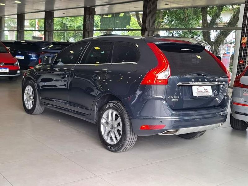 Volvo XC60 2.0 T5 MOMENTUM GASOLINA 4P AUTOMÁTICO 2016/2017 CARRO DEZ NOVO HAMBURGO / Carros no Vale