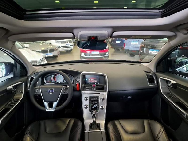 Volvo XC60 2.0 T5 MOMENTUM GASOLINA 4P AUTOMÁTICO 2016/2017 CARRO DEZ NOVO HAMBURGO / Carros no Vale