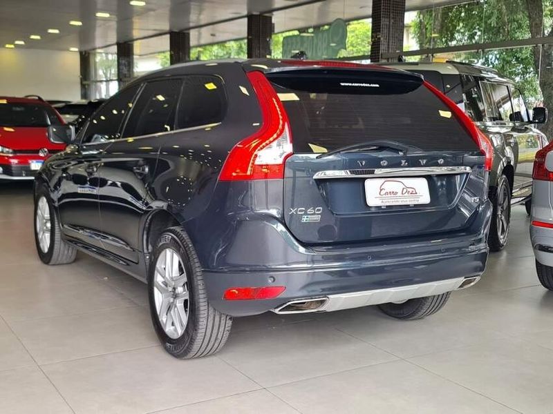 Volvo XC60 2.0 T5 MOMENTUM GASOLINA 4P AUTOMÁTICO 2016/2017 CARRO DEZ NOVO HAMBURGO / Carros no Vale