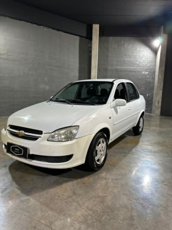 Chevrolet CLASSIC 1.0 MPFI LS 8V FLEX 4P MANUAL 2013/2014 CARRO AUTOMARCAS CAXIAS DO SUL / Carros no Vale
