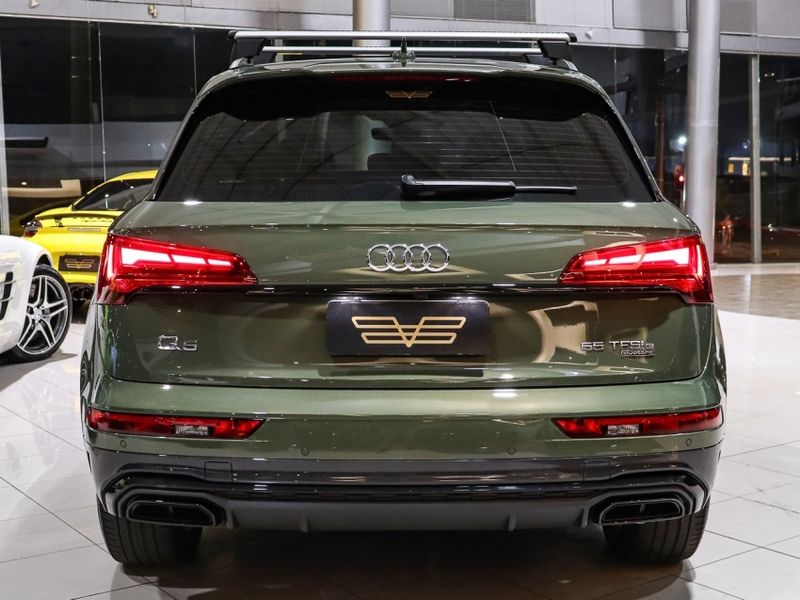 Audi Q5 2.0 55 TFSIE PHEV PERFORMANCE BLACK QUATTRO S TRONIC 2023/2024 VIA BELLA VEÍCULOS ESPECIAIS CAXIAS DO SUL / Carros no Vale