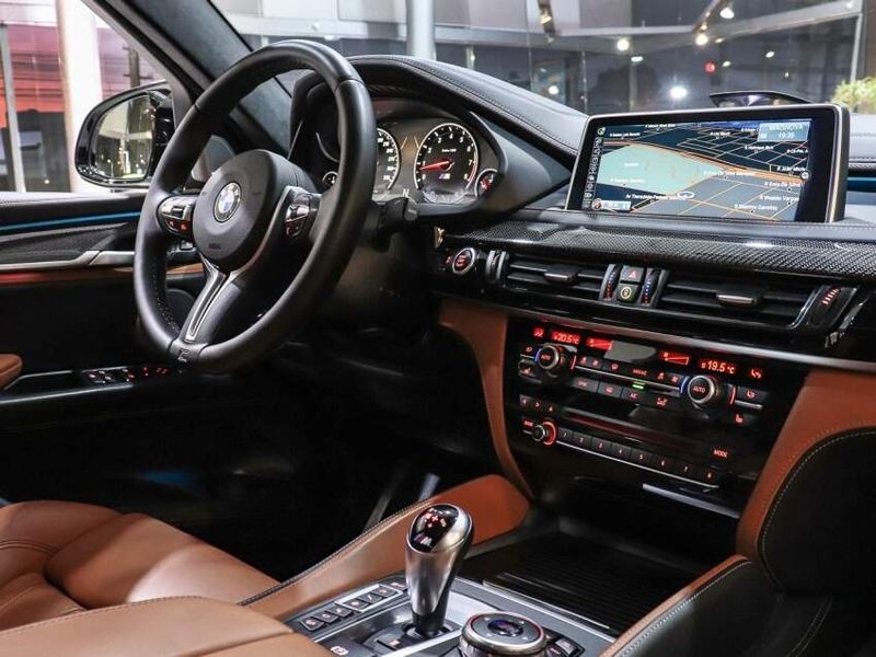 BMW X6 4.4 M 4X4 COUPÉ V8 32V BI-TURBO GASOLINA 4P AUTOMÁTICO 2016/2017 VIA BELLA VEÍCULOS ESPECIAIS CAXIAS DO SUL / Carros no Vale