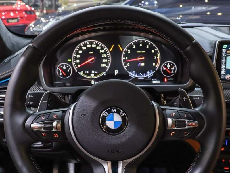 BMW X6 4.4 M 4X4 COUPÉ V8 32V BI-TURBO GASOLINA 4P AUTOMÁTICO 2016/2017 VIA BELLA VEÍCULOS ESPECIAIS CAXIAS DO SUL / Carros no Vale