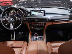 BMW X6 4.4 M 4X4 COUPÉ V8 32V BI-TURBO GASOLINA 4P AUTOMÁTICO 2016/2017 VIA BELLA VEÍCULOS ESPECIAIS CAXIAS DO SUL / Carros no Vale
