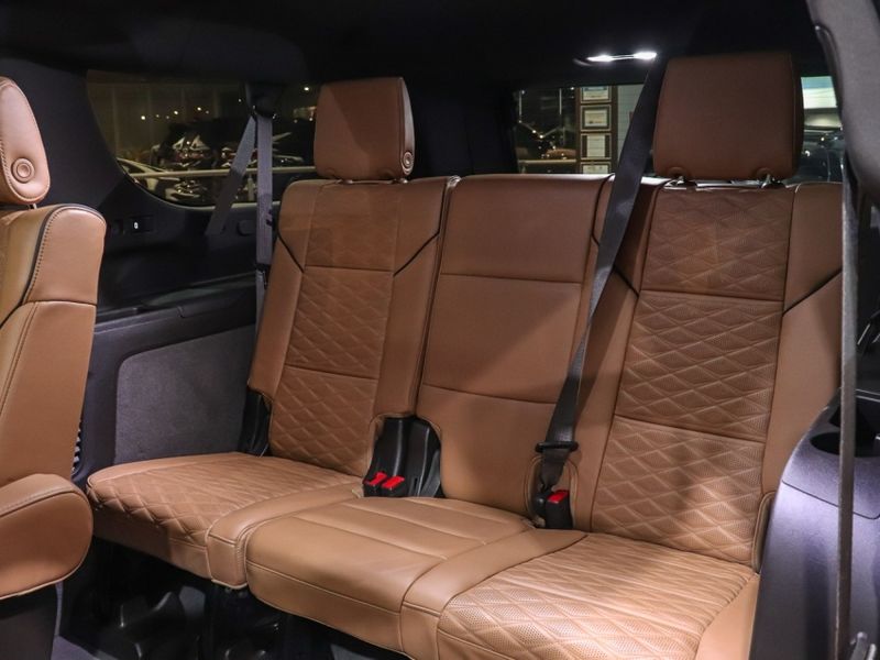 Cadillac ESCALADE 6.2 V8 GASOLINA ESV PREMIUM LUXURY 4WD AUTOMÁTICO 2021/2022 VIA BELLA VEÍCULOS ESPECIAIS CAXIAS DO SUL / Carros no Vale