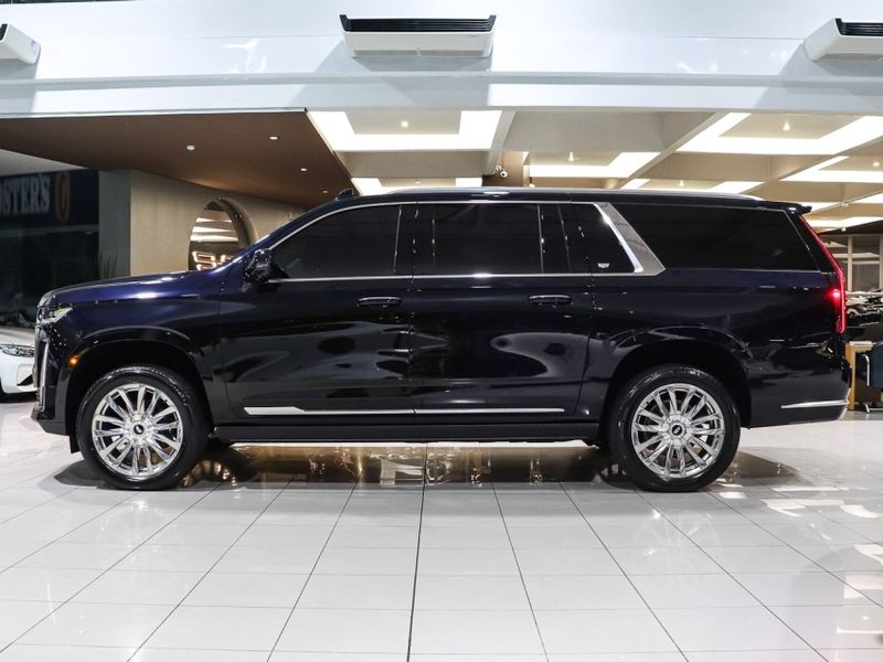 Cadillac ESCALADE 6.2 V8 GASOLINA ESV PREMIUM LUXURY 4WD AUTOMÁTICO 2021/2022 VIA BELLA VEÍCULOS ESPECIAIS CAXIAS DO SUL / Carros no Vale