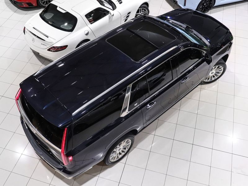Cadillac ESCALADE 6.2 V8 GASOLINA ESV PREMIUM LUXURY 4WD AUTOMÁTICO 2021/2022 VIA BELLA VEÍCULOS ESPECIAIS CAXIAS DO SUL / Carros no Vale