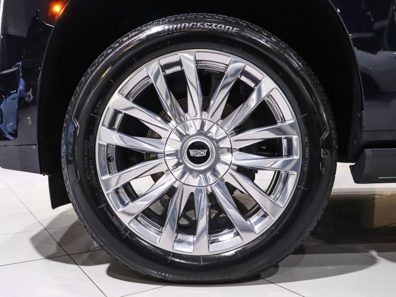 Cadillac ESCALADE 6.2 V8 GASOLINA ESV PREMIUM LUXURY 4WD AUTOMÁTICO 2021/2022 VIA BELLA VEÍCULOS ESPECIAIS CAXIAS DO SUL / Carros no Vale