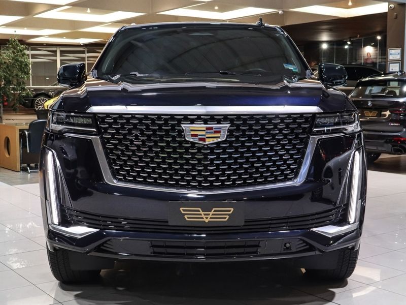Cadillac ESCALADE 6.2 V8 GASOLINA ESV PREMIUM LUXURY 4WD AUTOMÁTICO 2021/2022 VIA BELLA VEÍCULOS ESPECIAIS CAXIAS DO SUL / Carros no Vale
