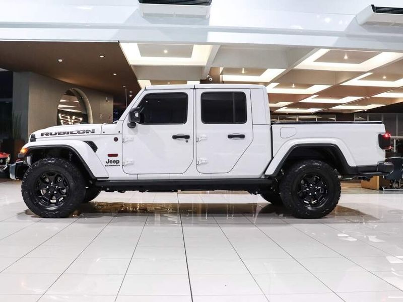 JEEP GLADIATOR 3.6 V6 GASOLINA RUBICON 4P 4X4 AT8 2022/2022 VIA BELLA VEÍCULOS ESPECIAIS CAXIAS DO SUL / Carros no Vale