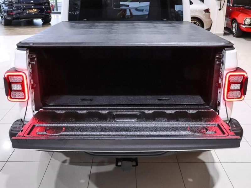JEEP GLADIATOR 3.6 V6 GASOLINA RUBICON 4P 4X4 AT8 2022/2022 VIA BELLA VEÍCULOS ESPECIAIS CAXIAS DO SUL / Carros no Vale