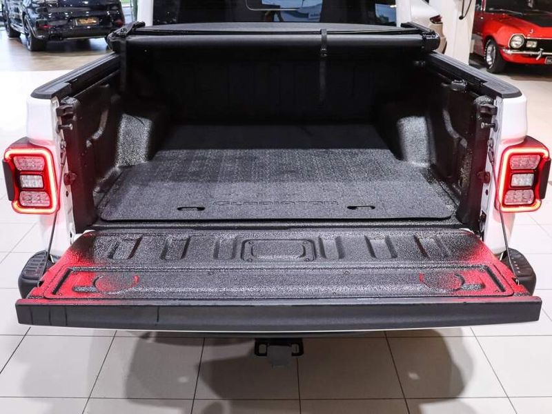 JEEP GLADIATOR 3.6 V6 GASOLINA RUBICON 4P 4X4 AT8 2022/2022 VIA BELLA VEÍCULOS ESPECIAIS CAXIAS DO SUL / Carros no Vale
