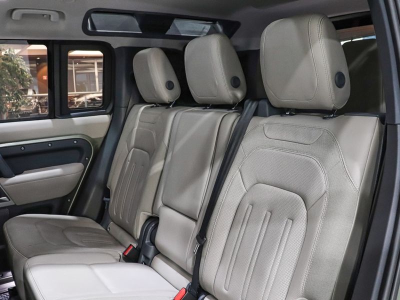 Land Rover DEFENDER 2.0 P300 GASOLINA 110 SE AWD AUTOMÁTICO 2020/2021 VIA BELLA VEÍCULOS ESPECIAIS CAXIAS DO SUL / Carros no Vale