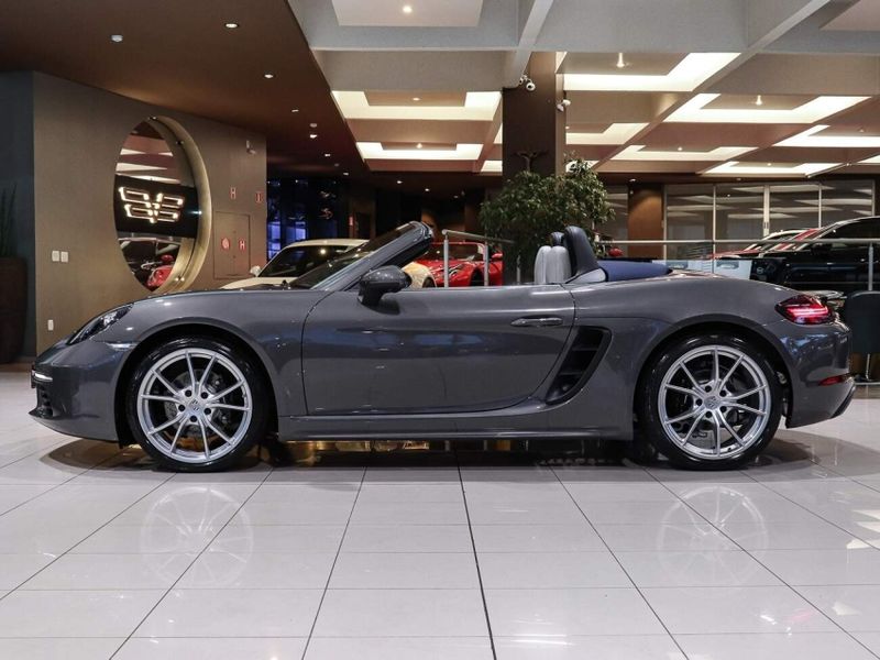 Porsche 718 2.0 16V H4 GASOLINA BOXSTER PDK 2021/2021 VIA BELLA VEÍCULOS ESPECIAIS CAXIAS DO SUL / Carros no Vale