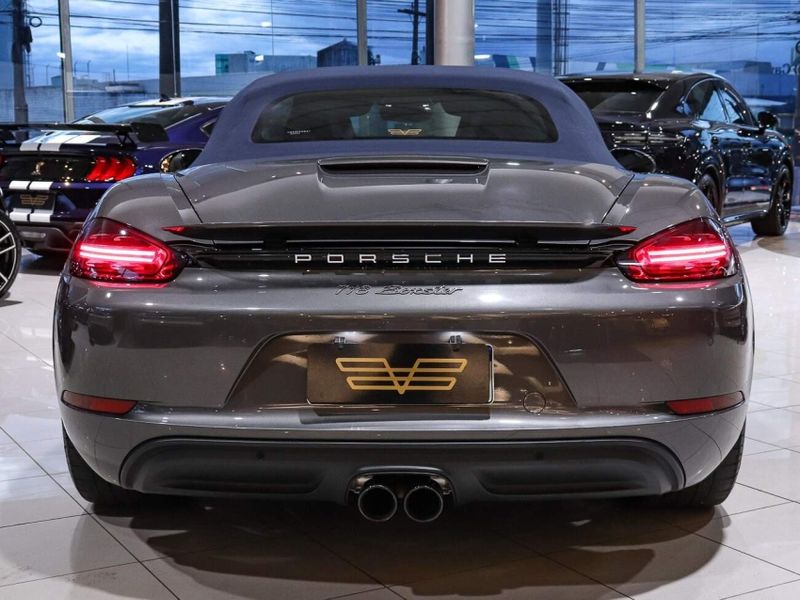 Porsche 718 2.0 16V H4 GASOLINA BOXSTER PDK 2021/2021 VIA BELLA VEÍCULOS ESPECIAIS CAXIAS DO SUL / Carros no Vale