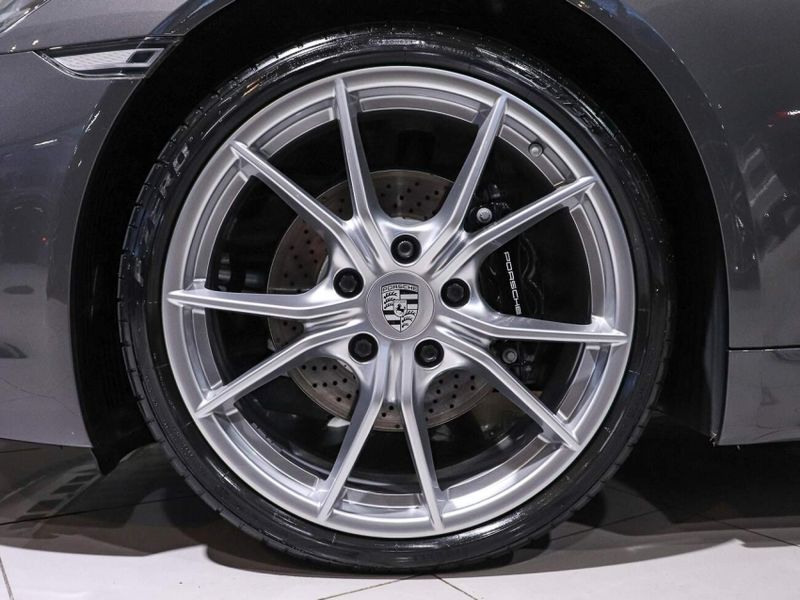 Porsche 718 2.0 16V H4 GASOLINA BOXSTER PDK 2021/2021 VIA BELLA VEÍCULOS ESPECIAIS CAXIAS DO SUL / Carros no Vale