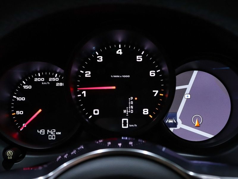 Porsche MACAN 2.0 16V GASOLINA 4P AUTOMÁTICO 2019/2020 VIA BELLA VEÍCULOS ESPECIAIS CAXIAS DO SUL / Carros no Vale